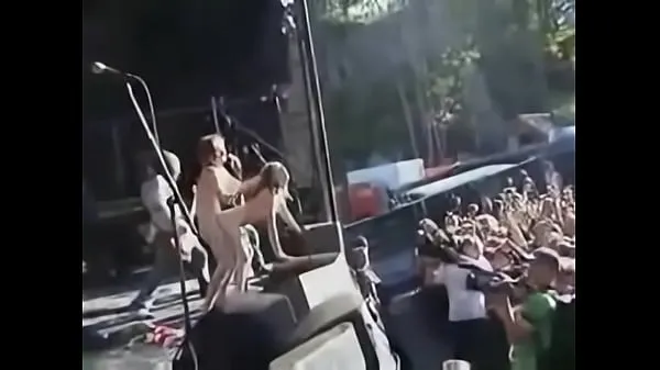 XXX Couple fuck on stage during a concert mega Tüp