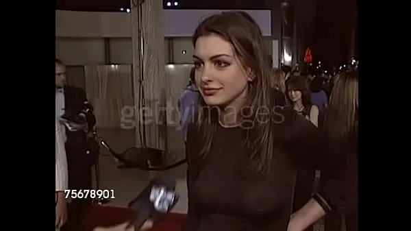 XXX Anne Hathaway in her infamous see-through top 메가 튜브