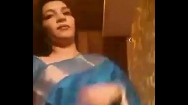 XXX Hot Indian Aunty removing saree ống lớn