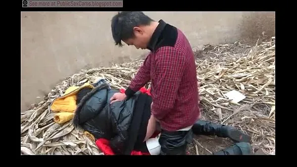 XXX Chinese Couple Fucks In Public ống lớn