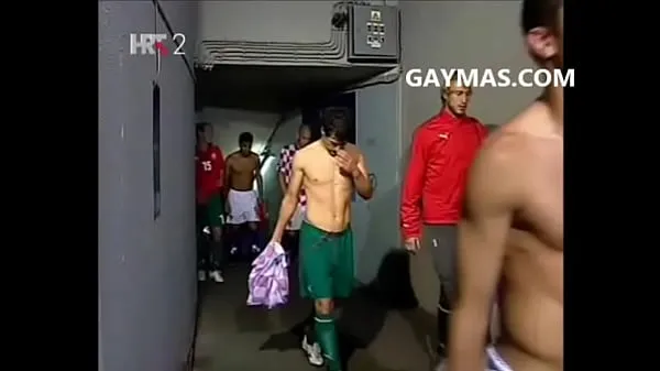 XXX FOOTBALL PLAYER SHOWS THE PENIS ON TV میگا ٹیوب