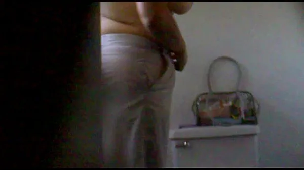 XXX mother-in-law spied on in bathroom very busty and great body of 43 years megarør