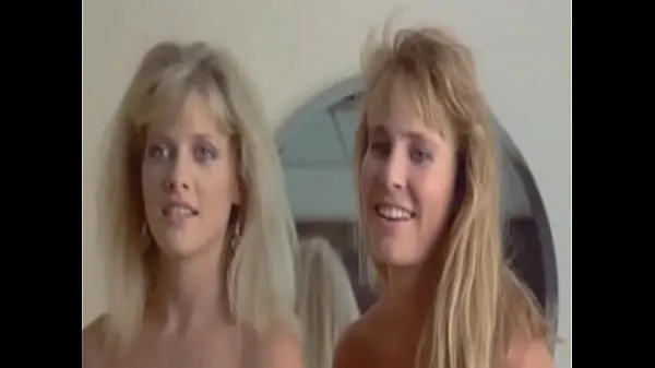 XXX Barbara Crampton and Kathleen Kinmont posing nude in a movie mega Tüp
