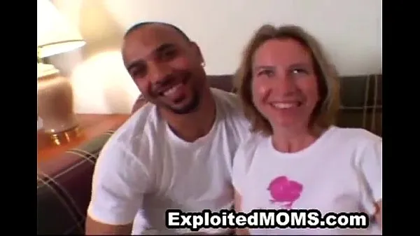 XXX Mom w Big Tits trys Black Cock in Mature Interracial Video 메가 튜브