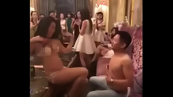 XXX Sexy girl in Karaoke in Cambodia 메가 튜브
