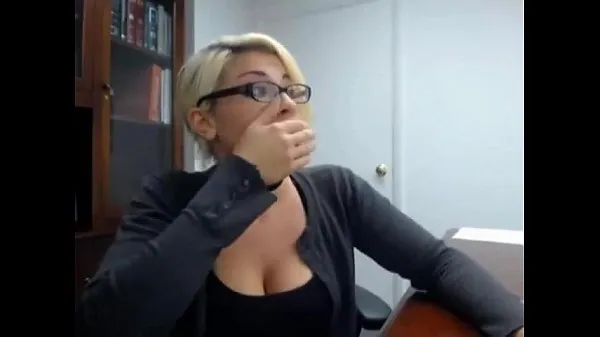 XXX secretary caught masturbating - full video at girlswithcam666.tk mega Tüp