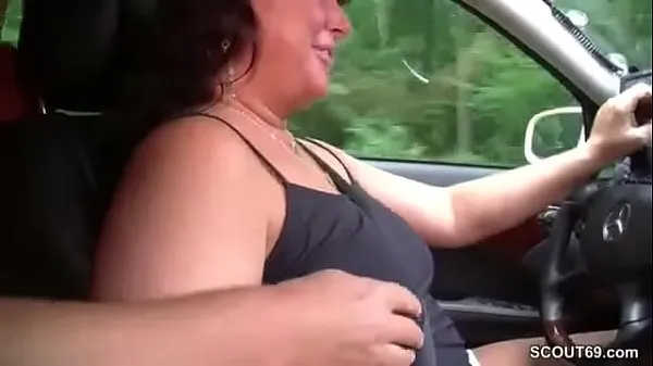 XXX MILF taxi driver lets customers fuck her in the car megaputki