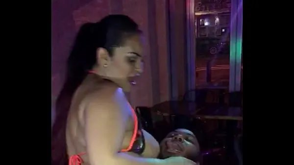 XXX Fat woman dancing at the table dance أنبوب ضخم