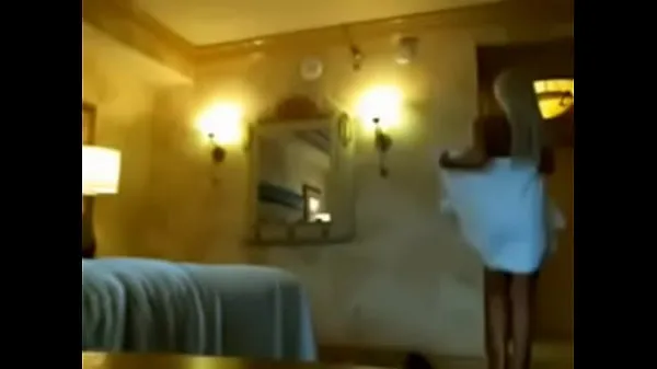 XXX Beautiful lady showing naked in front of hotel service أنبوب ضخم
