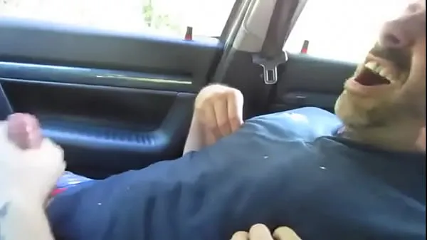 XXX helping hand in the car ống lớn