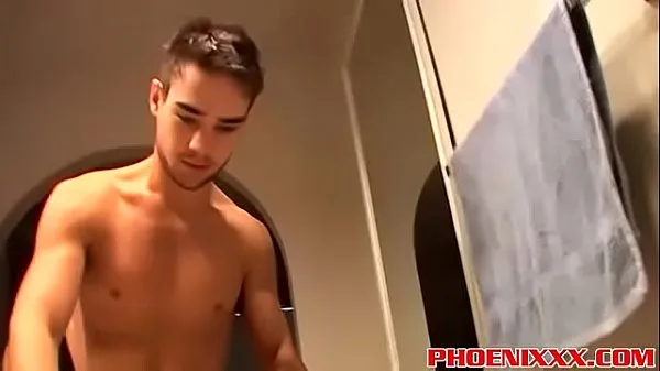 XXX Handsome guy strokes his nice long hard cock for you أنبوب ضخم