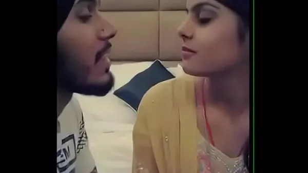 XXX Punjabi boy kissing girlfriend megarør