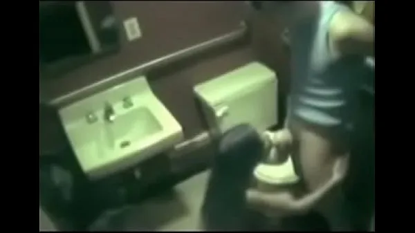 XXX Voyeur Caught fucking in toilet on security cam from megarør