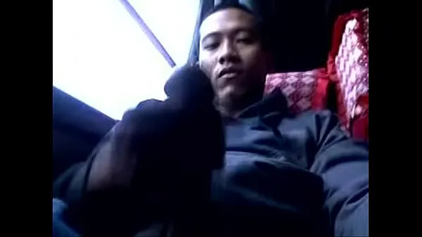 XXX gay indonesian jerking outdoor on bus méga Tube