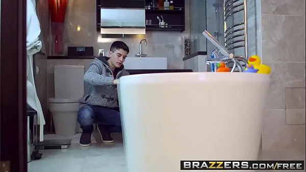 XXX Brazzers - Got Boobs - Leigh Darby Jordi El Polla - Bathing Your Friends Dirty Mama ống lớn