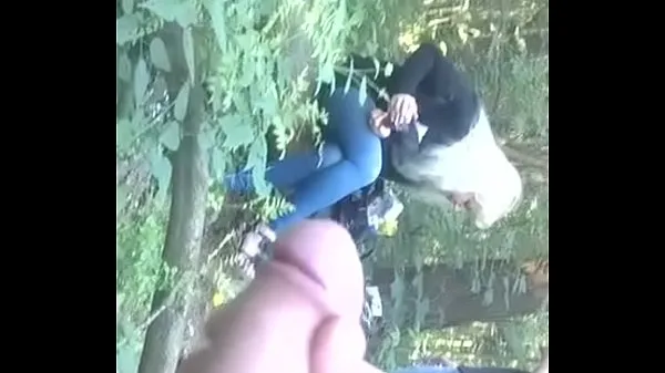 ХХХ Онанист в лесу показал телкам пенис мега Туб