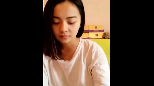XXX Young Asian teen showing her smooth body μέγα σωλήνα