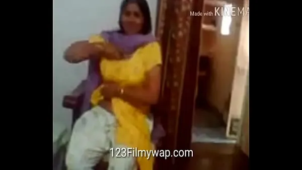 XXX Indian School Teacher Showing Boobs To school student巨型管