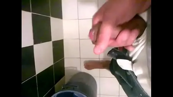 XXX MAN Cums IN THE BATHROOM OF HIS HOUSE 2 μέγα σωλήνα