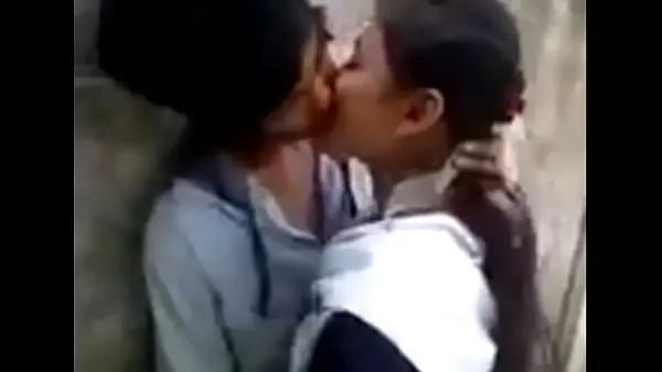 XXX Hot kissing scene in college μέγα σωλήνα
