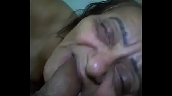 XXX cumming in granny's mouth أنبوب ضخم