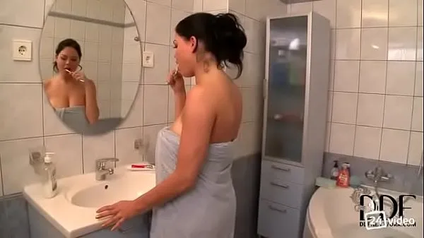 XXX Girl with big natural Tits gets fucked in the shower मेगा ट्यूब