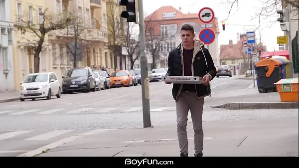 XXX Boyfun - Pizza Delivery Leads To Bareback Fuck mega trubica