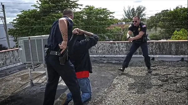 XXX GAYPATROL - Thug Runs Away From The Cops And Gets Caught mega Tüp
