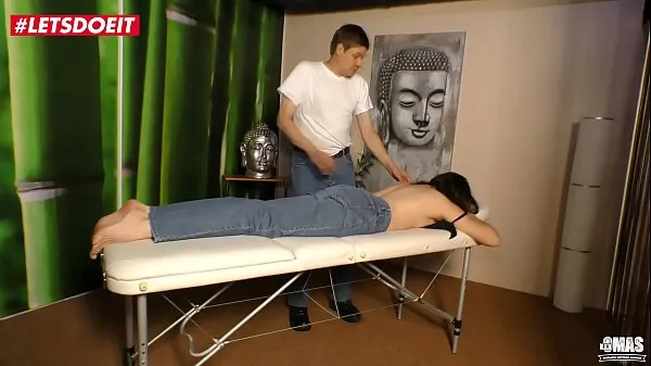 XXX German Mature Wife gets Fucked by the Masseur 메가 튜브