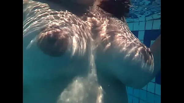 XXX Swimming naked at a pool mega rør