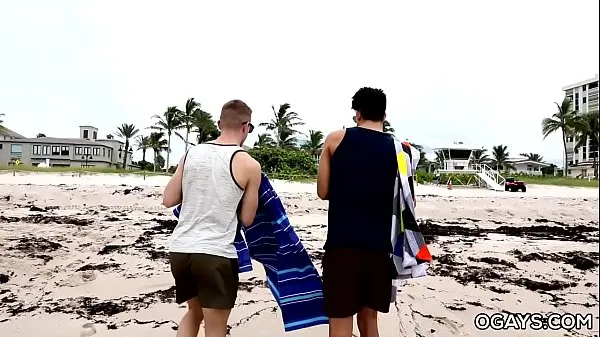XXX Gay beach boys mega rør