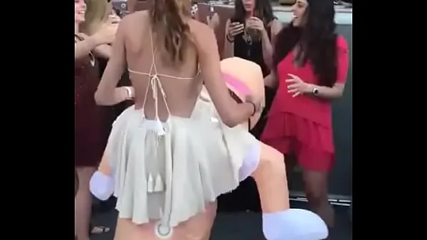 XXX Girl dance with a dick megarør
