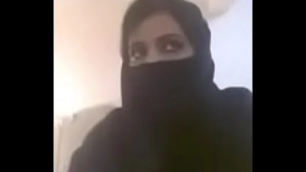 XXX Muslim hot milf expose her boobs in videocall ống lớn