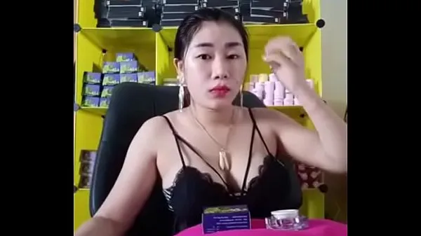 XXX Khmer Girl (Srey Ta) Live to show nude أنبوب ضخم