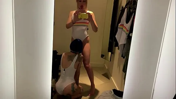 XXX sucked off a translady in a dress room μέγα σωλήνα