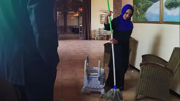 XXX ARABS EXPOSED - Poor Janitor Gets Extra Money From Boss In Exchange For Sex巨型管