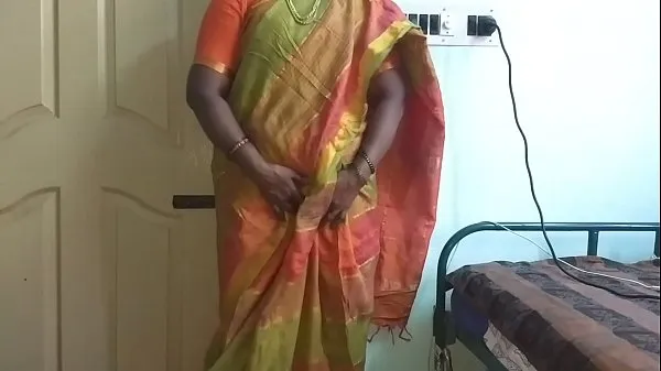 XXX Indian desi maid to show her natural tits to home owner mega rør