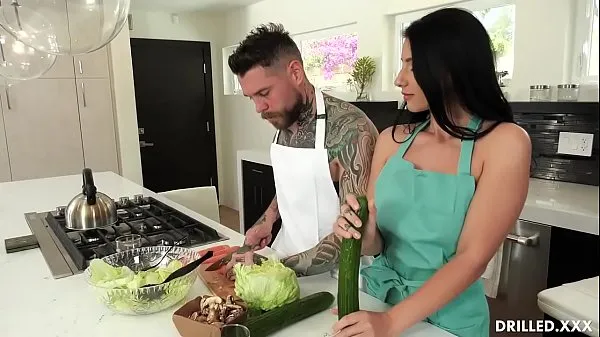 XXX Nelly Kent was so horny that she made her man stop making a meal so she could get her sexual needs pleased by having her asshole fucked hard मेगा ट्यूब