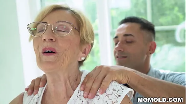 XXX Kinky Old Chubby GILF Malya has a lucky day, gets to hop on a young dong mega rør