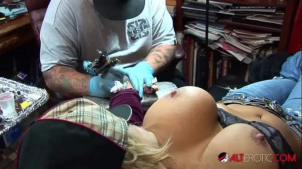 XXX Shyla Stylez gets tattooed while playing with her tits میگا ٹیوب