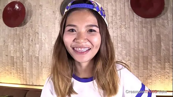 XXX Thai teen smile with braces gets creampied巨型管