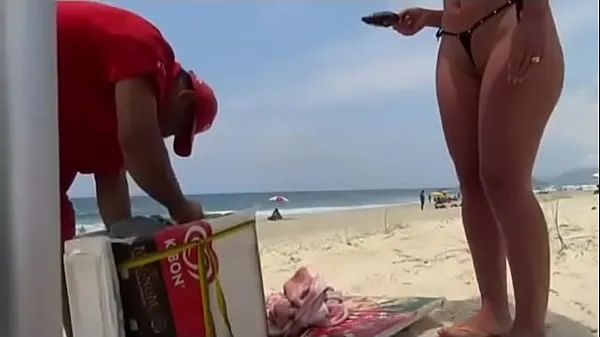 XXX showing off on the beach巨型管