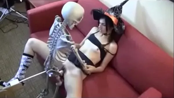 XXX witch giving to skull mega cső