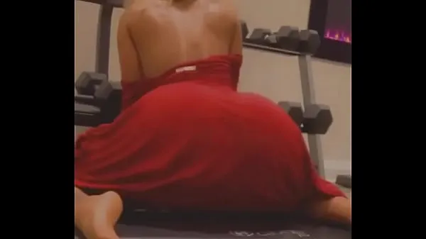 XXX Stripper seductively shakes ass in red dress巨型管