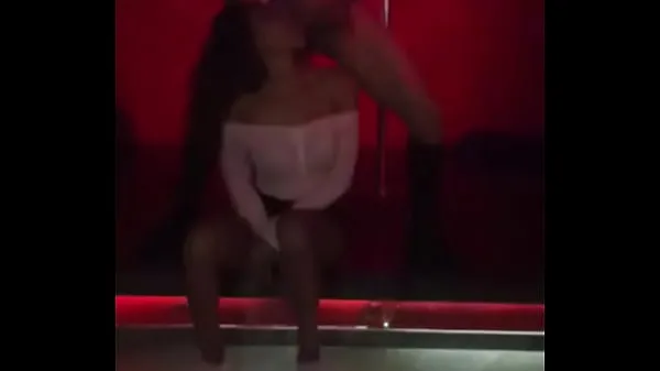 XXX Venezuelan from Caracas in a nightclub sucking a striper's cock أنبوب ضخم