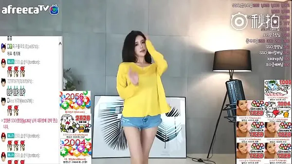 XXX Yi Suwan's big-chested T-shirt can't cover it, and she wears hot pants sexy and seductive dance live broadcast public account [喵贴 หลอดเมกะ