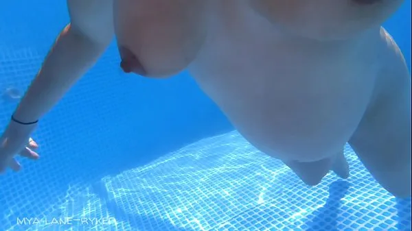 XXX Fucked in an Outdoors Pool while Pregnant ống lớn
