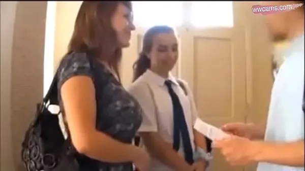 ХХХ Миниатюрная юная школьница получает горячий массаж мега Туб