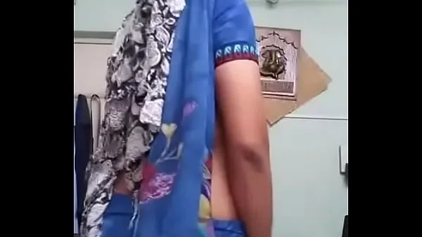XXX indian crossy showing off in saree 메가 튜브