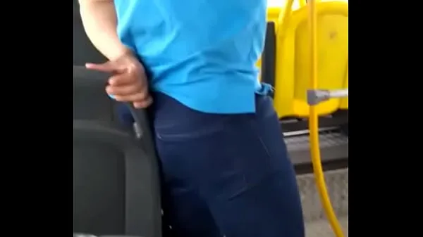 XXX pissed on the bus mega rør